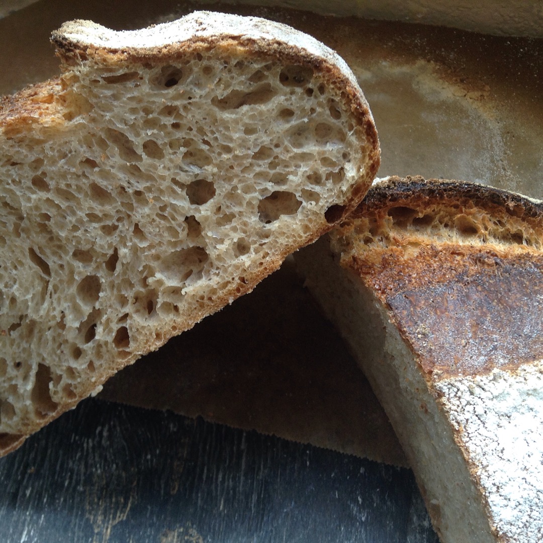 Самодельный хлеб. Полбяной хлеб. Ремесленный хлеб. Закваска на рисовой муке для хлеба. Ремесленный хлеб на закваске.