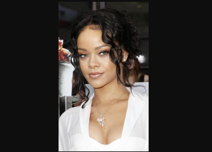 rihanna green eyes