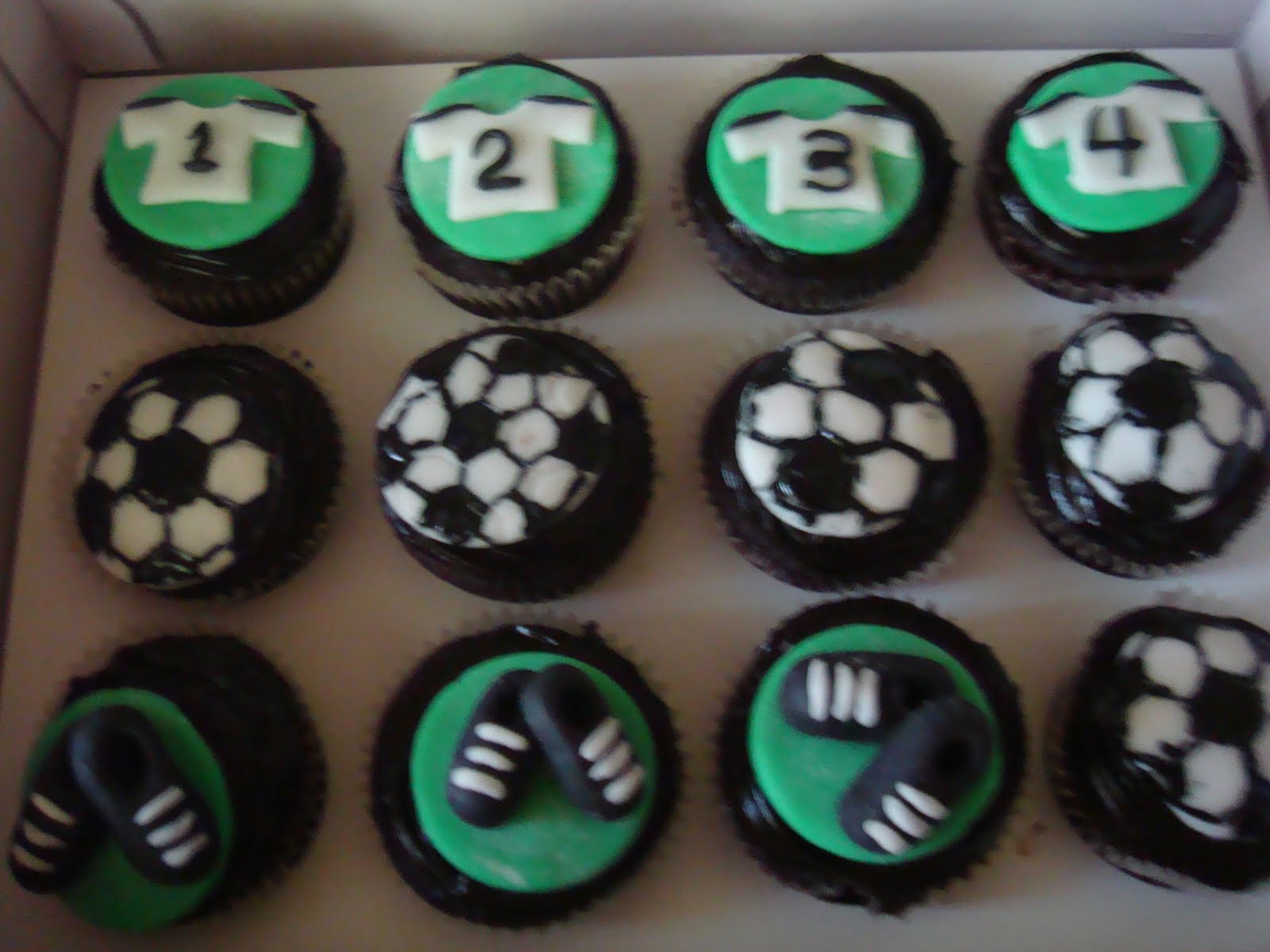 yencakes: Soccer Themed Cupcakes