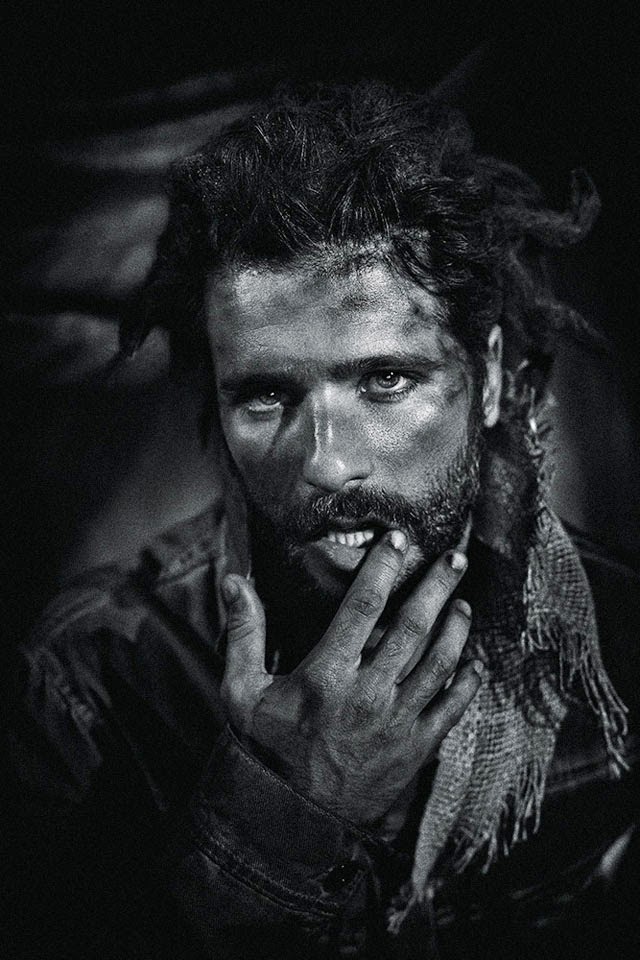 O ator posou com dreads no cabelo para caracterizar um eremita da floresta Foto: Gustavo Zylbersztajn