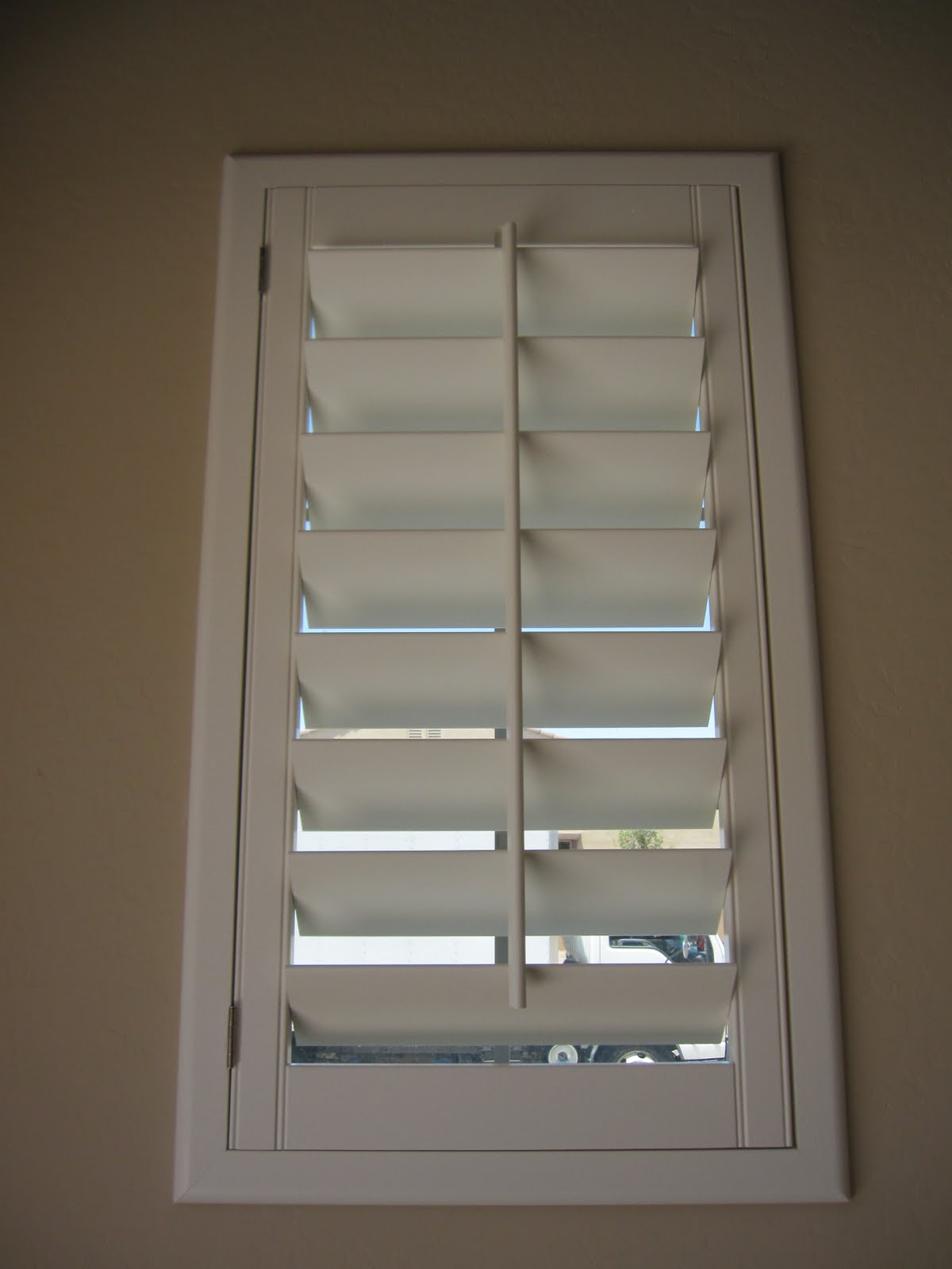 Real Wood Shutterz Classic Texture with BullNose Z Frame