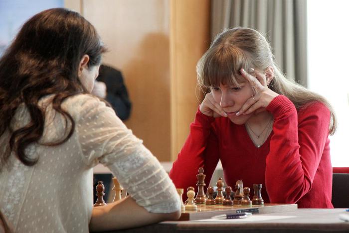 Echecs à Genève : Olga Girya (2463) résiste à Alexandra Kosteniuk (2491) lors de la ronde 2 © Anastasiya Karlovich 
