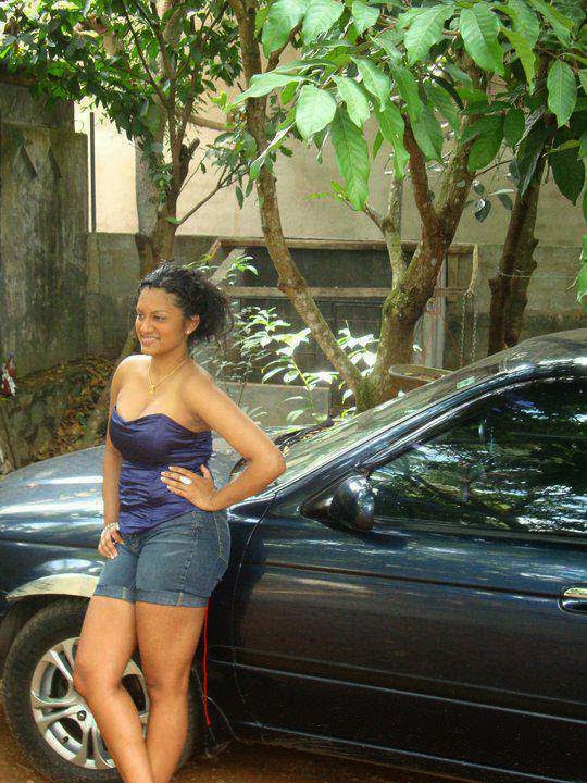 Sri Lankan Girls leaked photo - Crazy Girl