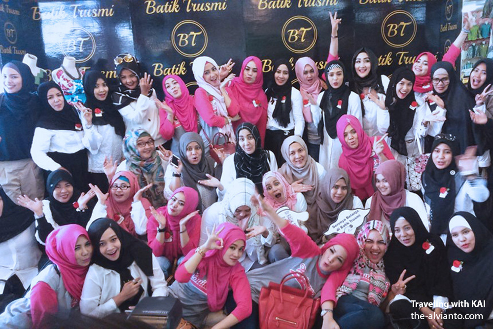 Traveling By Train Fifi Alvianto Traveling By Train Fifi Alvianto