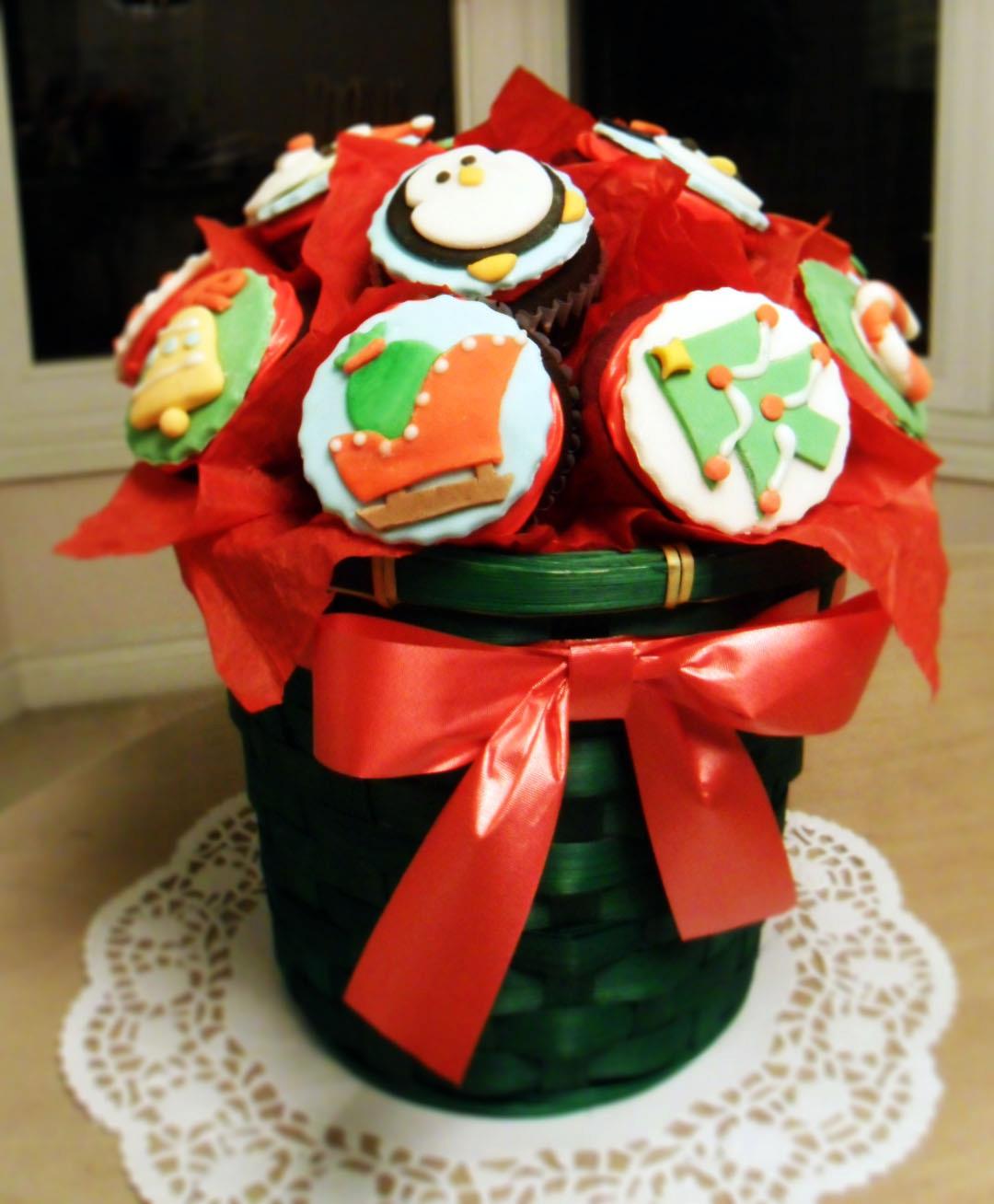 Sweetest Present to Give: Christmas Cupcakes Bouquet {Tutorial}