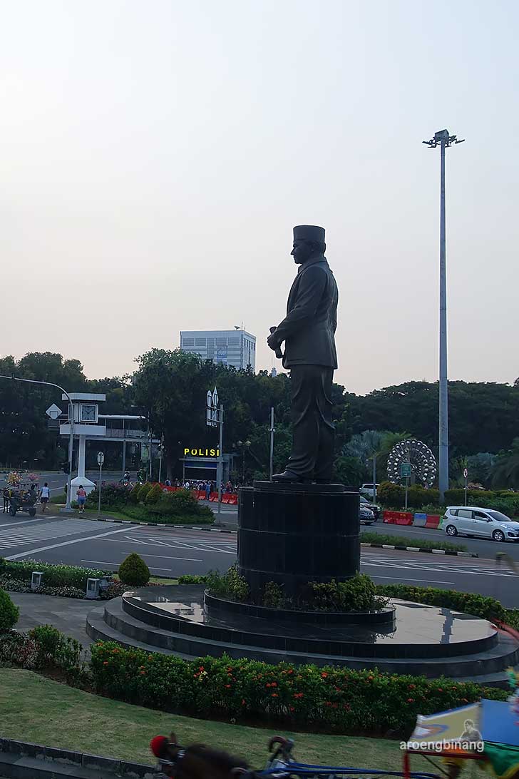 patung mohammad husni thamrin