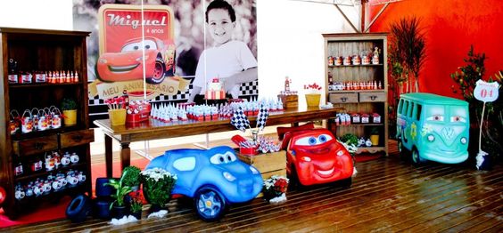 Festa Carros da Disney http://www.estou-crescendo.com/2016/08/festa-carros-da-disney-decoracao-para.html