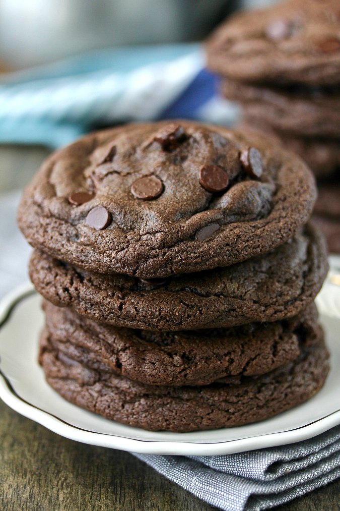 Levain Bakery Dark Chocolate Chocolate Chip Cookies {copycat}