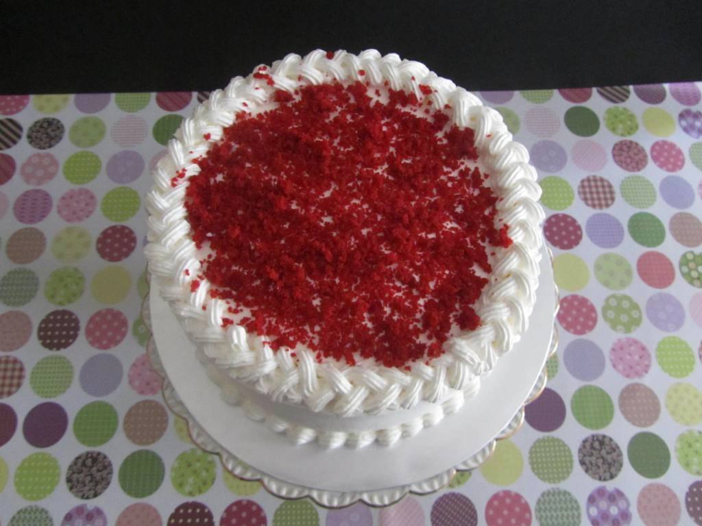 -: Jom Order Red Velvet Cake.