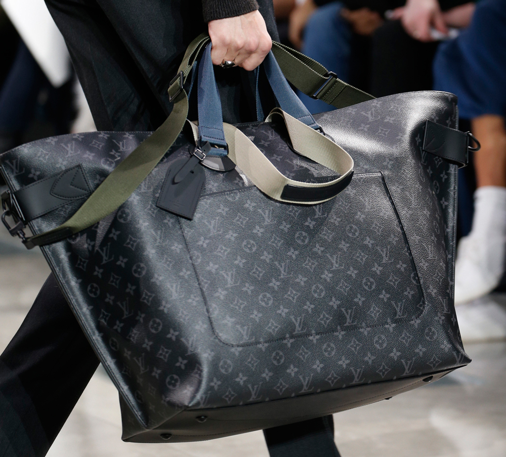MIKE KAGEE FASHION BLOG : LOUIS VUITTON DEBUTS NEW BAG COLLECTION AT ...