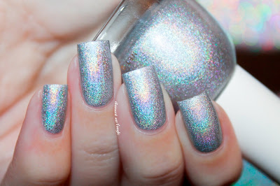 Swatch of the nail polish "Space Race" from H&M