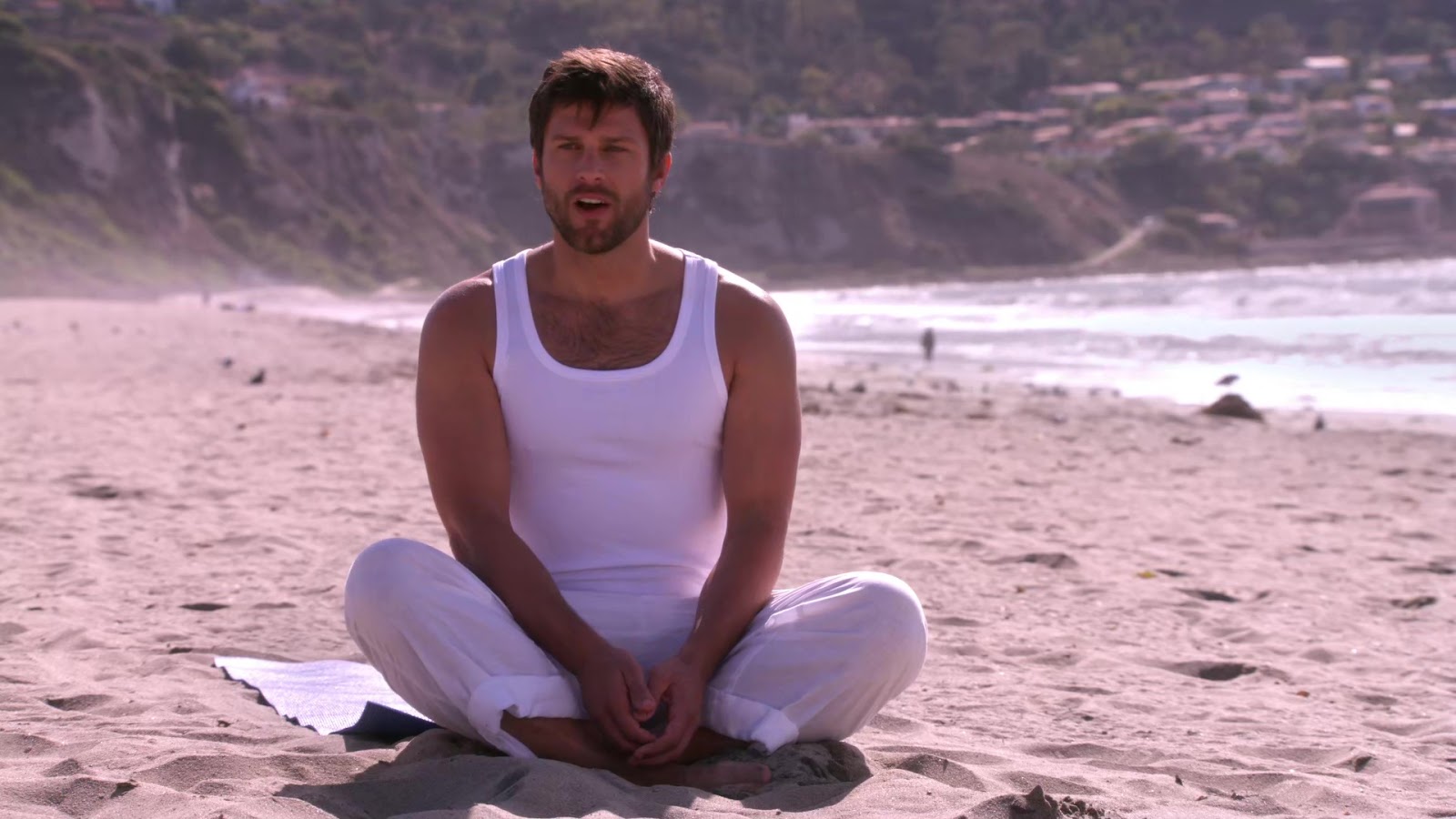 ausCAPS: Greg Vaughan in 90210 2-13 "Rats And Heroes"