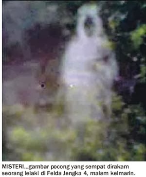 Gambar misteri hantu pocong yang dirakam di Felda Jengka
