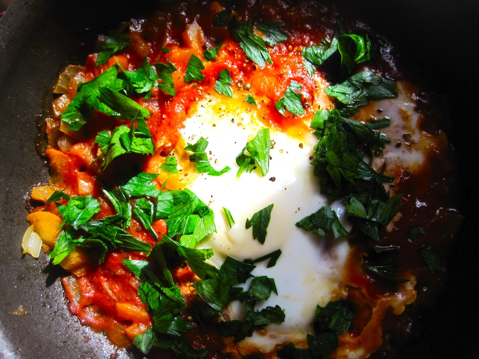 Kvell in the Kitchen: Shakshouka (Spicy Tomato Sauce Poached Eggs)