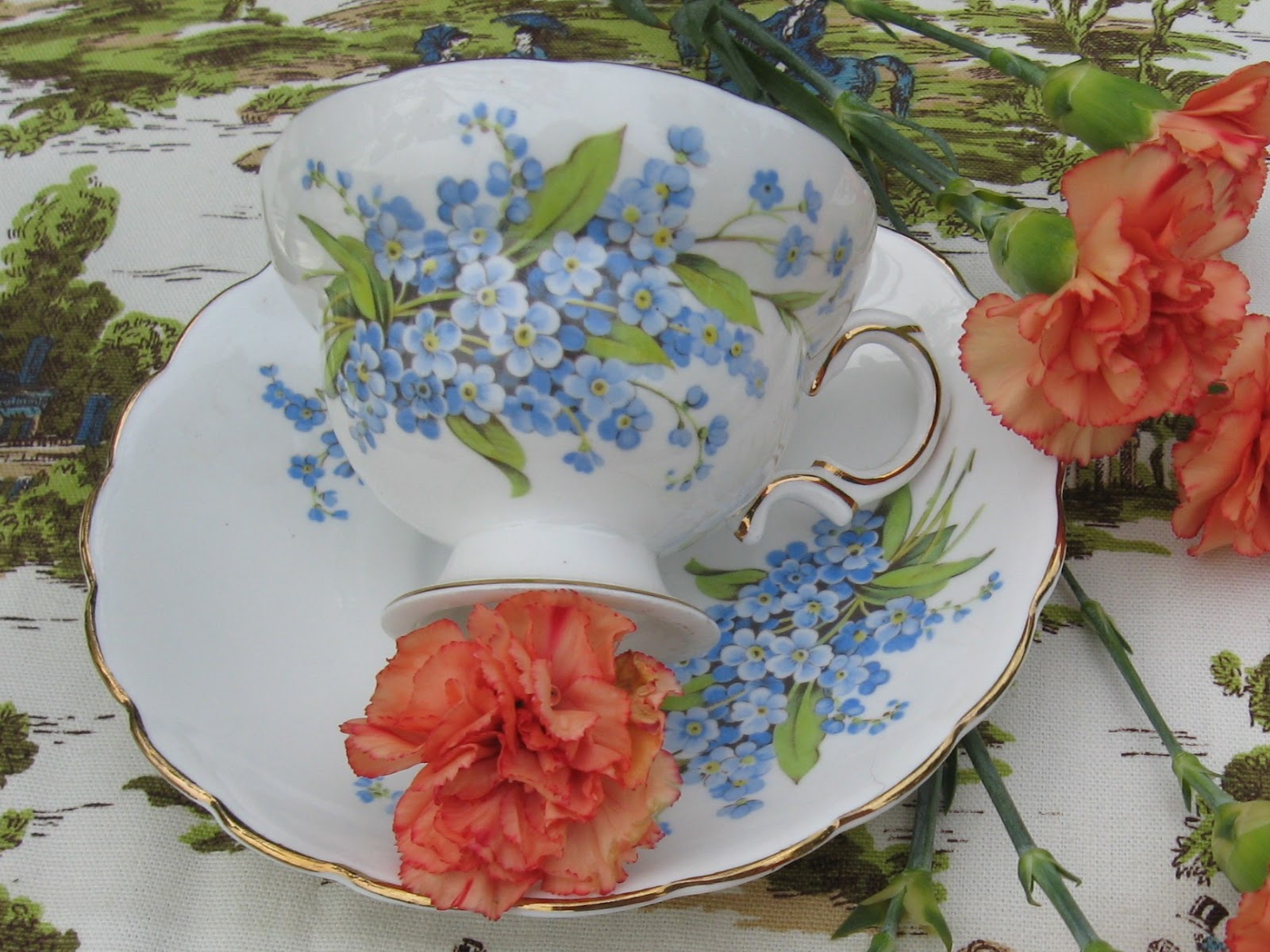 Que Bella Blue Floral Tea Cup Tuesday