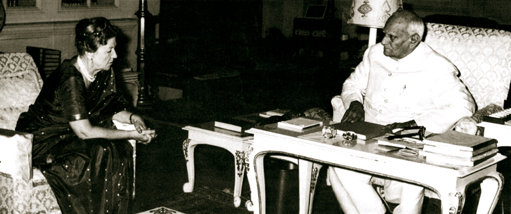 Baha’i Photos: Ruhiyyih Khanum visits the President of India, 1974