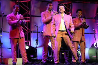La Arrolladora Banda El Limón Foto de La Arrolladora Banda El Limón en el escenario