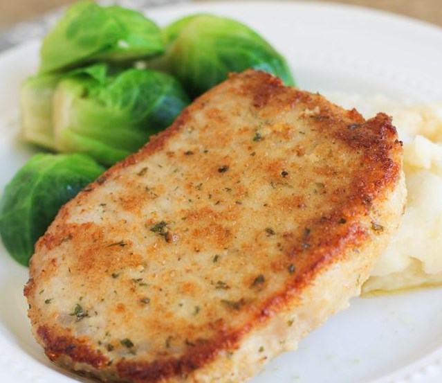 PARMESAN CRUSTED PORK CHOPS #PorkCops #Dinner PARMESAN CRUSTED PORK CHOPS #PorkCops #Dinner