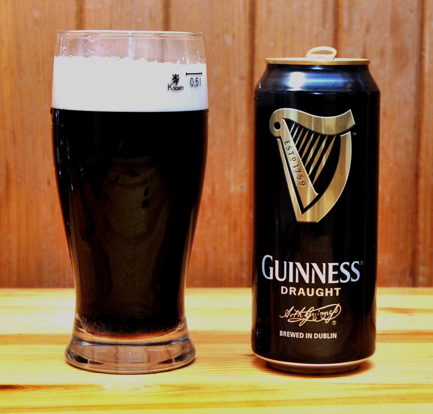 Guinness Draught Dosyć przeciętny ten stout. 