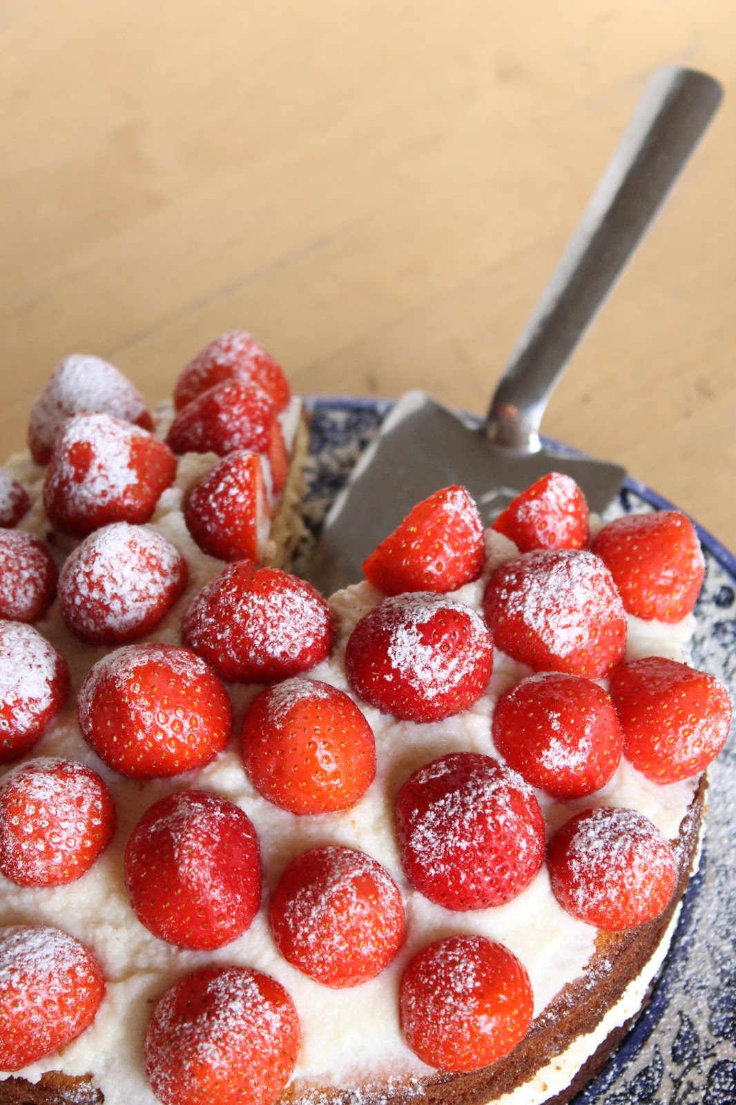 All that Glisters is not Gold The. Best. Cake. Ever. White chocolate