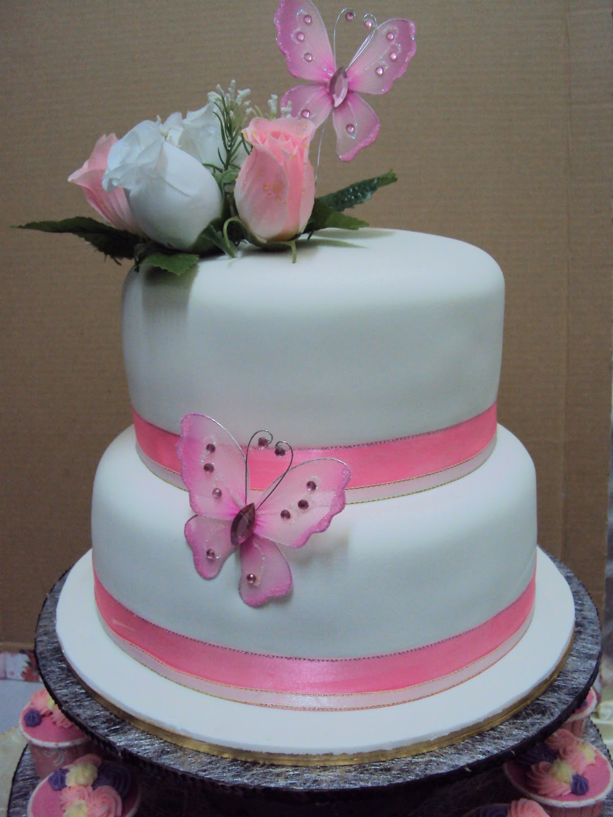 L'mis Cakes & Cupcakes Ipoh Contact : 012-5991233 : 2 Tier Fondant