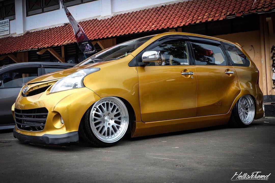  Modifikasi Avanza Super Keren Warna Kuning Emas Owner 