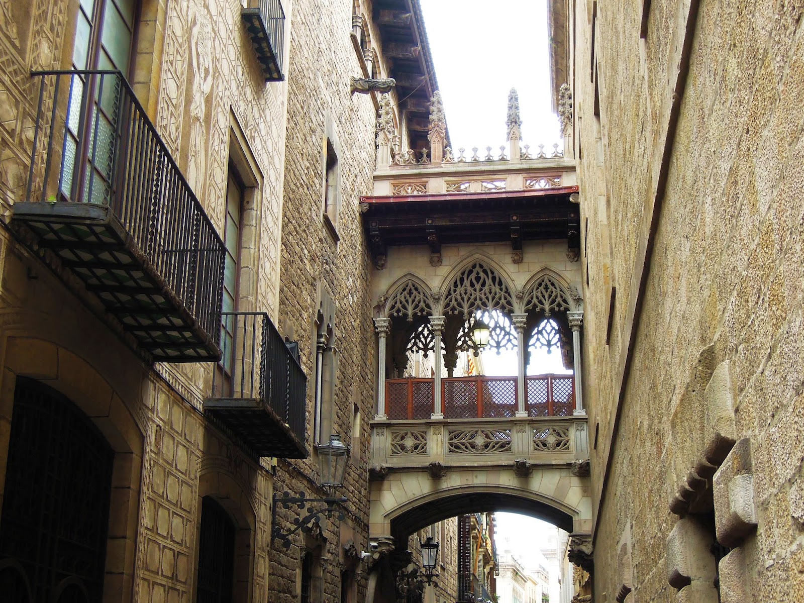 Il dedalo del Carrer del Bisbe