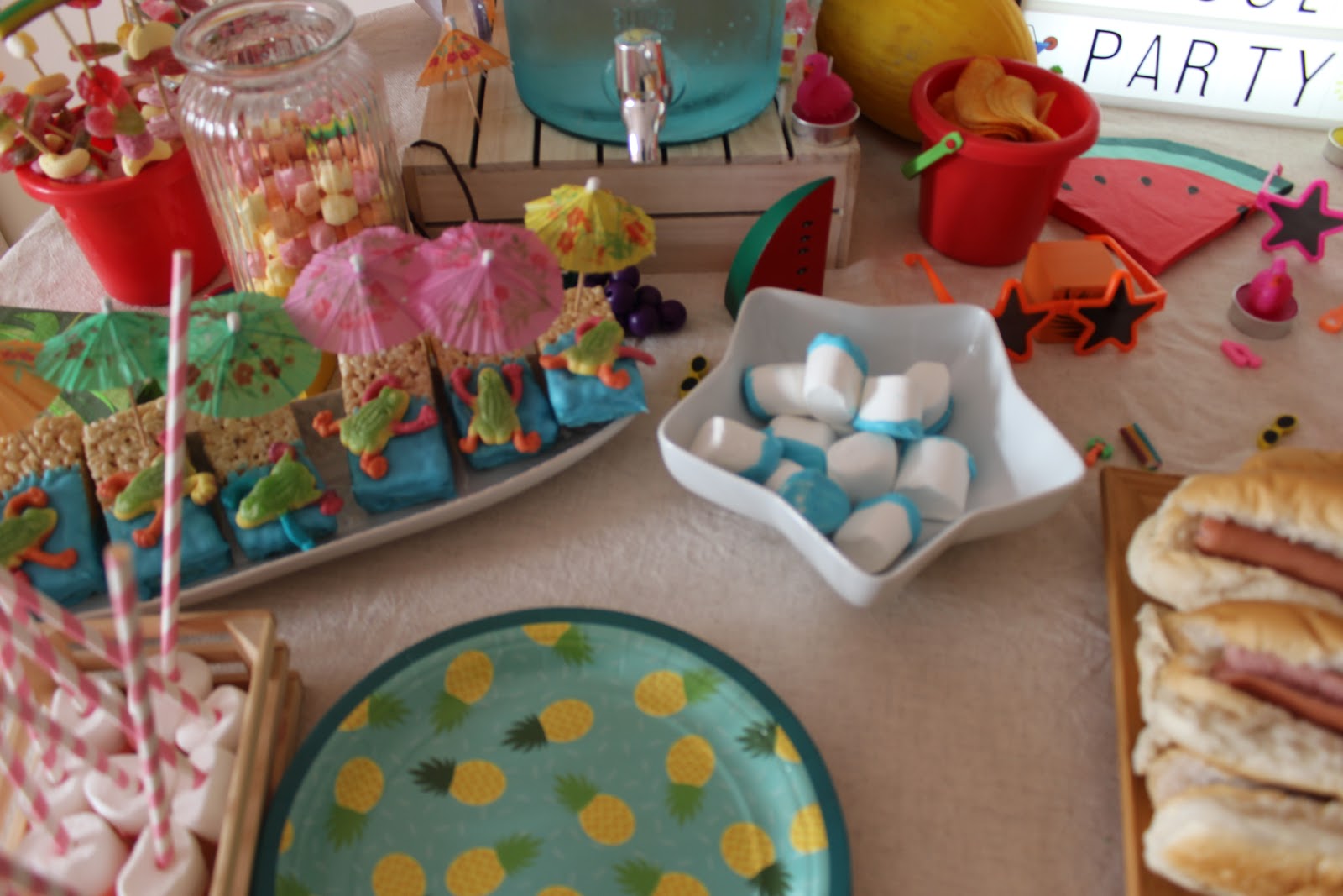 My Guide To Home Made: Pool Party Hawaiian Luau