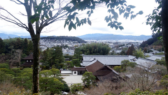 Pemandangan dari atas Genkakuji Temple Pemandangan dari atas Genkakuji Temple