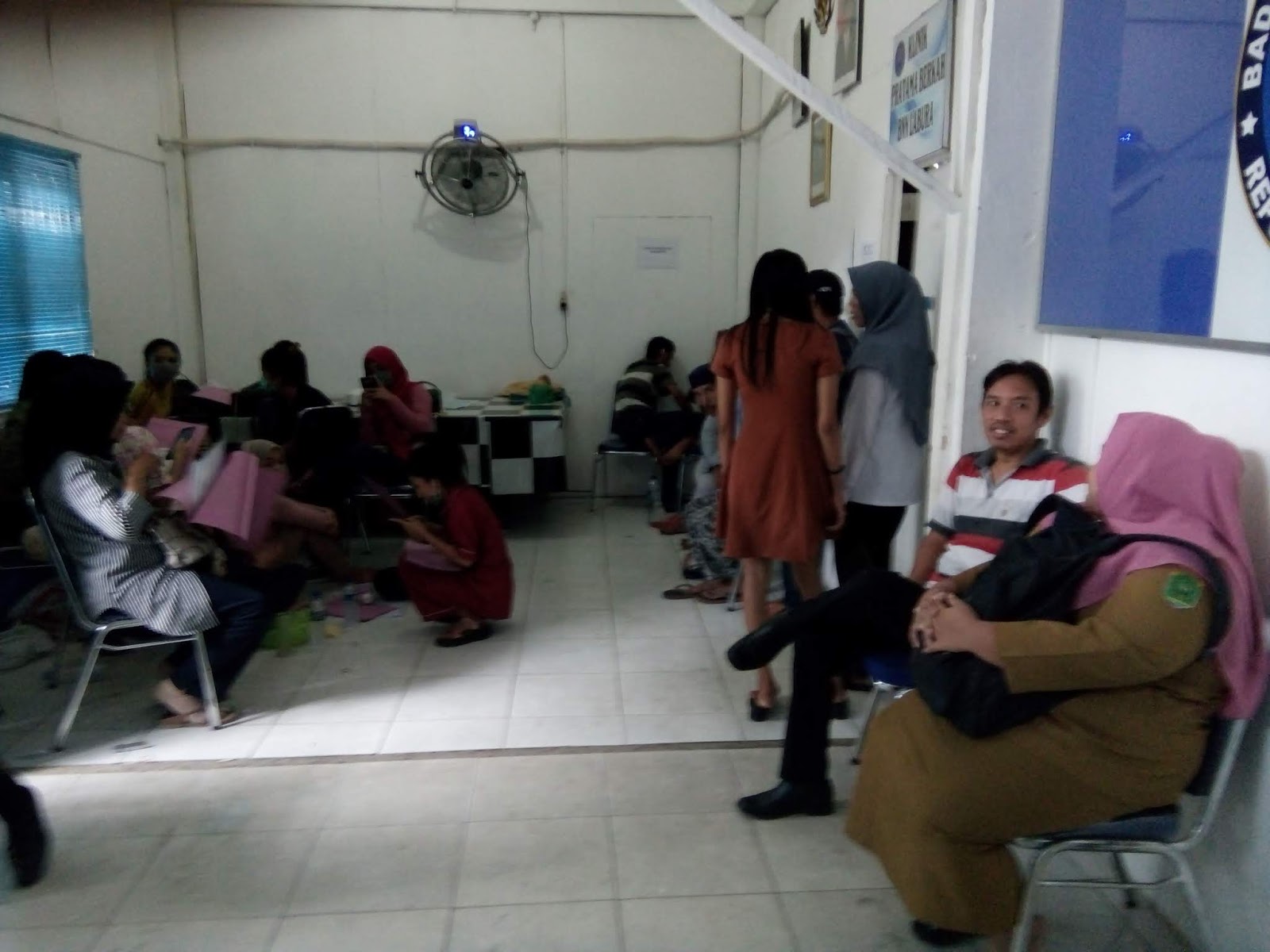 Pemakai narkoba yang terjaring razia dari lokasi hiburan malam saat di kantor BNN Labura. Pemakai narkoba yang terjaring razia dari lokasi hiburan malam saat di kantor BNN Labura.