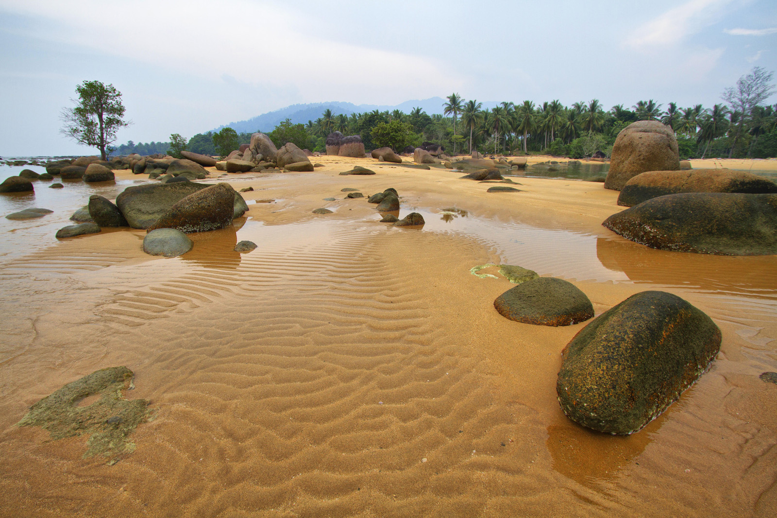 Subhanallah!!!! Ternyata Ujung Ekor Borneo Sepotong Surga (PANTAI TEMAJUK)