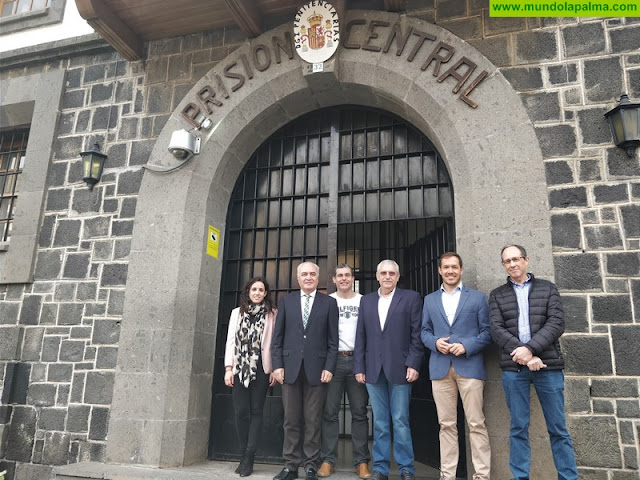 Mariano Hernández, Ernesto Aguiar y Miguel Ángel Morcuende visitan la prisión de Santa Cruz de La Palma