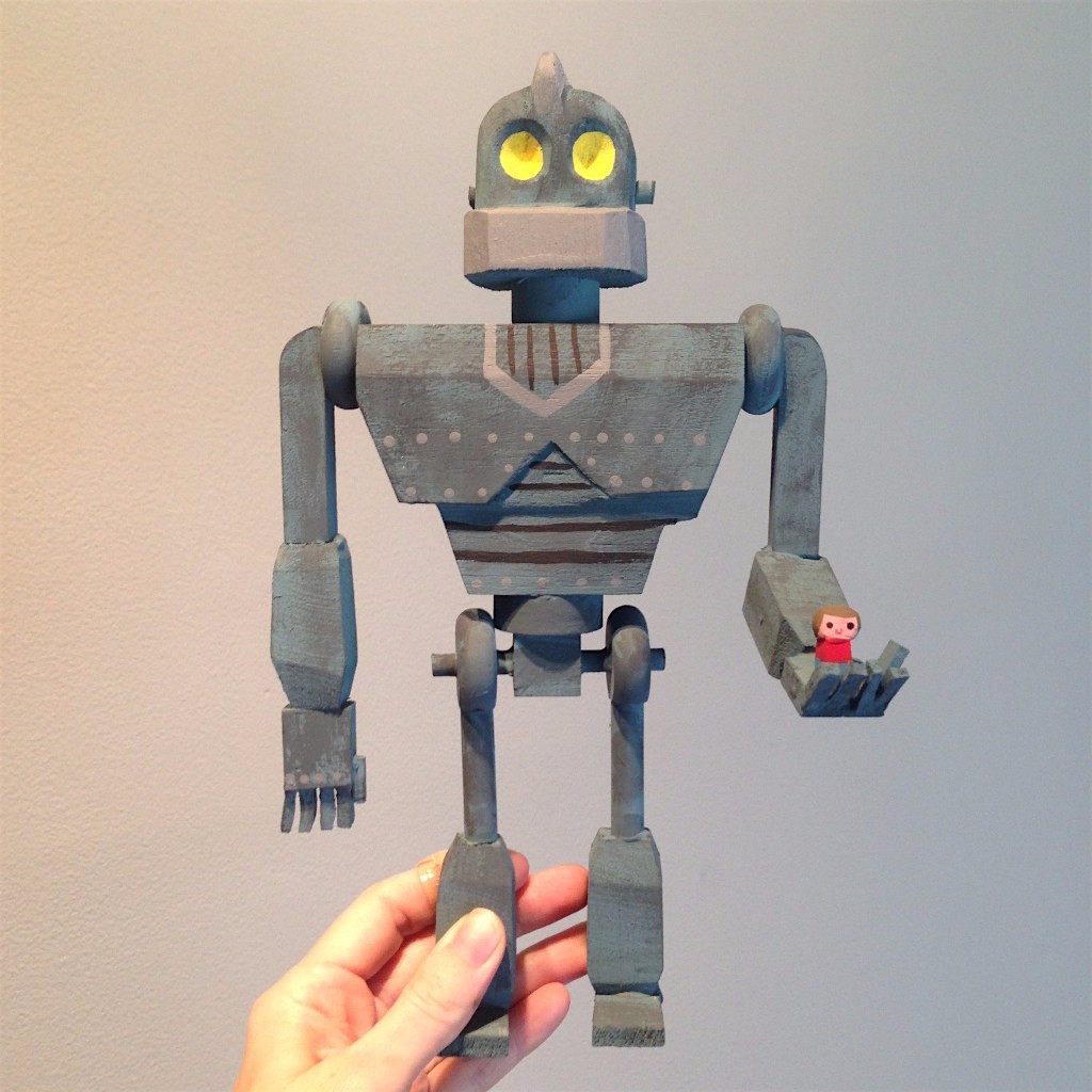 Epic Iron Giant Puppet Cosplay - MightyMega