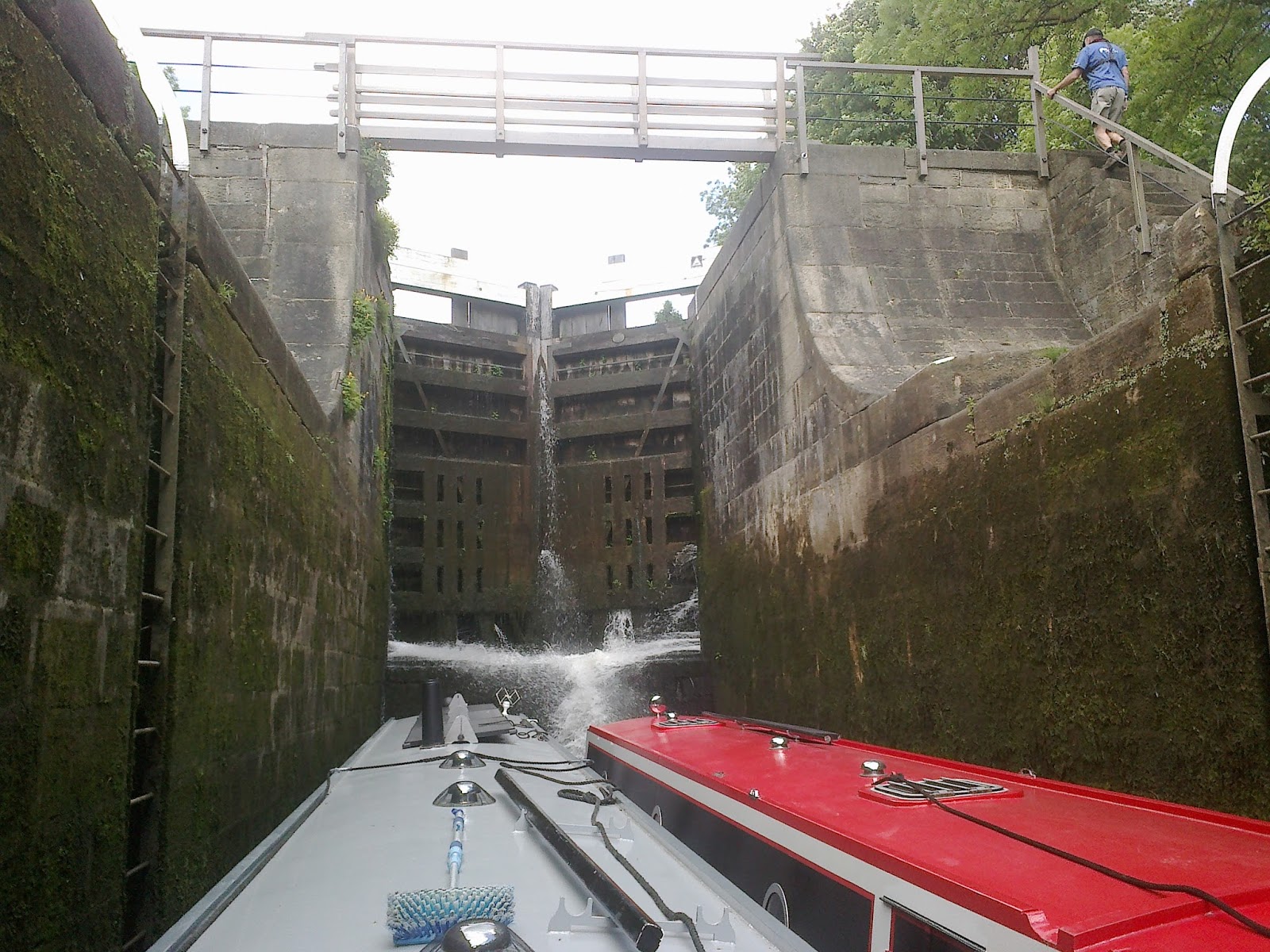 Narrowboat Ellis Wakefield to Skipton...Apperley Bridge Silsden (Bingley 5 rise staircase)