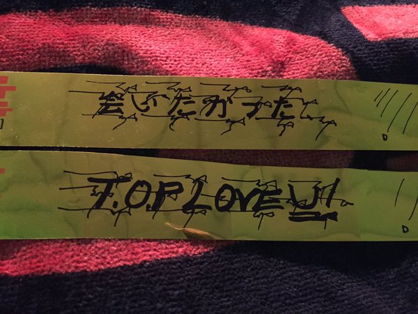 어제 도쿄돔에 뿌려진 빅뱅 금박지 종이.jpg | 인스티즈