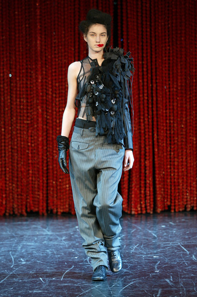 2004 A/W COMME des GARÇONS Comme des Garçons Paris Fall 2004