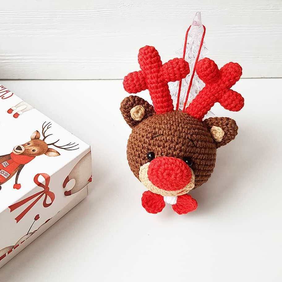 1000 схем амигуруми на русском: Елочная игрушка олень