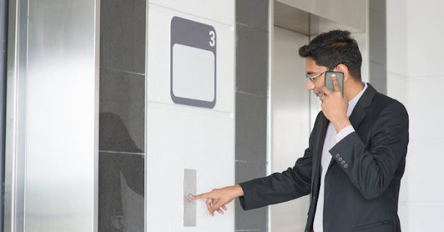 Jangan Membuat Panggilan Di Lift Maupun Kendaraan Jangan Membuat Panggilan Di Lift Maupun Kendaraan