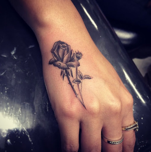 Esta rosa na mão