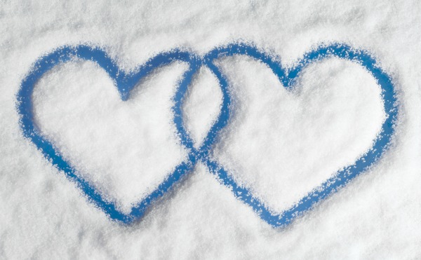 2-INGREDIENT SNOW DOUGH - it's icy-cold just like real snow & so soft! A must try playtime for kids! #snowplayrecipe #snowdough #wintercraftsforkids