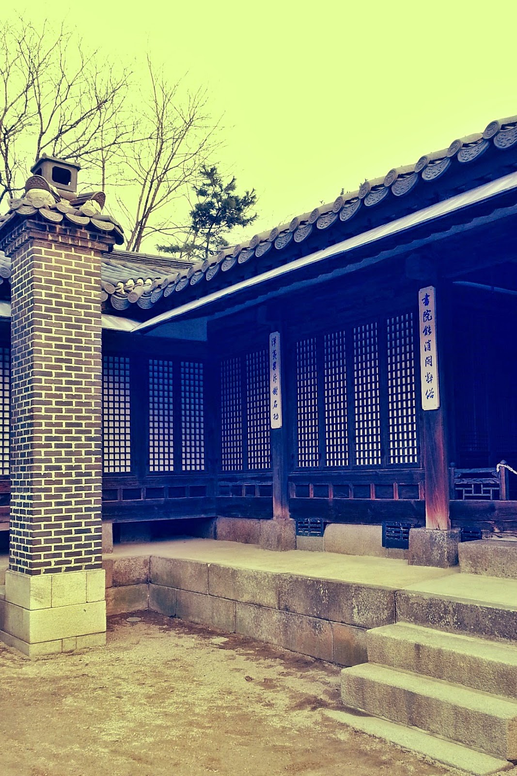 Unhyeongung (운현궁) Royal Palace chimney for ondol fumes www.meheartseoul.blogspot.sg (Vera Lee)