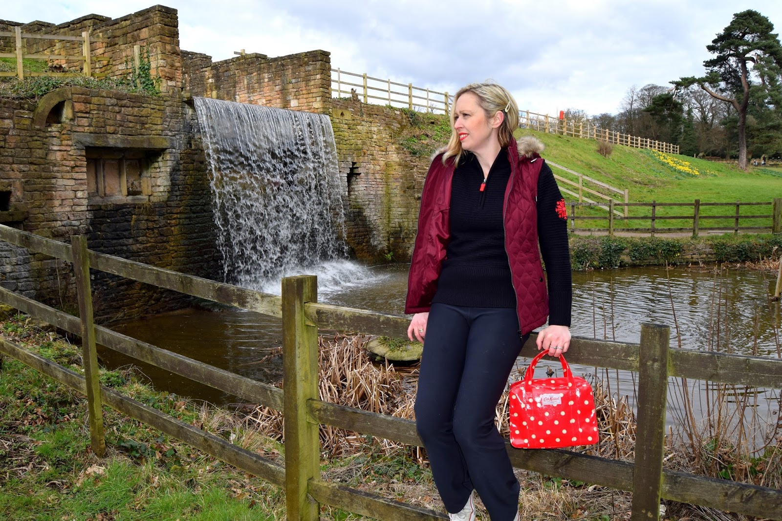 A Wrapped Up Cosy Walk In Newstead Abbey