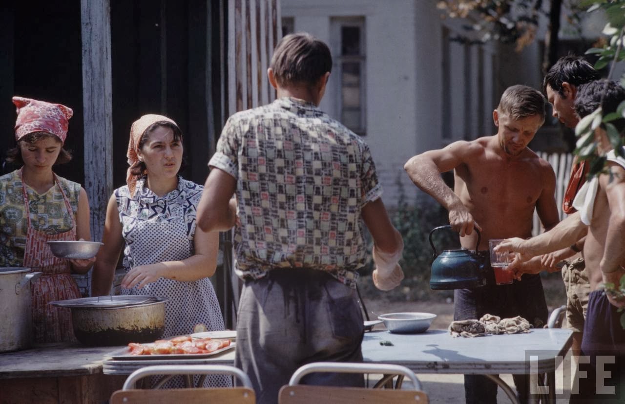 Путешествие жака дюпакье по советскому союзу 1964. Жизнь 60 80 гг. Ссср 1960-е. 50е 60е года в ссср. Дин конгер рынок.