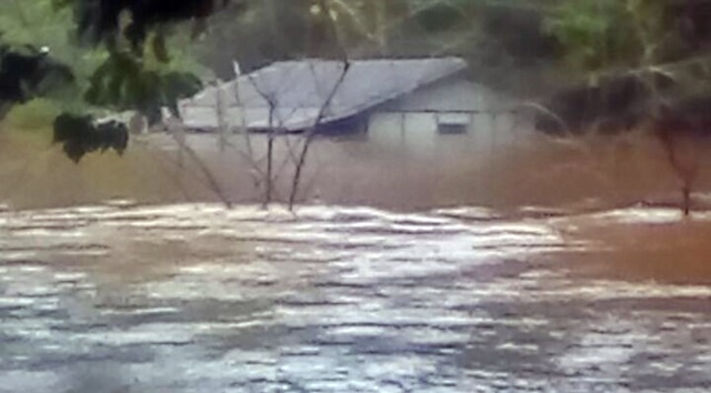 Chuva e ventos fortes causam estragos em Palmital. Rio Piquiri transbordou!