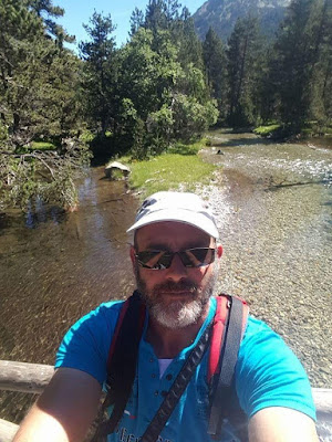 Toni Dimoni, A Mallorca són gonelles, a València són blavers i aquests que intoxiquen a la Franja (del meu cul) com els diem? Toni Dimoni, A Mallorca són gonelles, a València són blavers i aquests que intoxiquen a la Franja (del meu cul) com els diem?