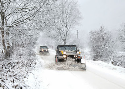 Обилен сняг продължава да вали в Източна България