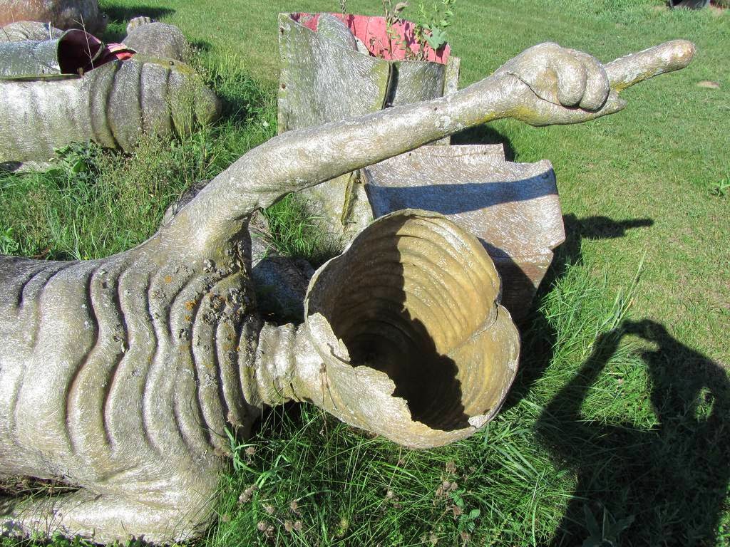 The Fiberglass Statue Graveyard of Sparta Kuriositas