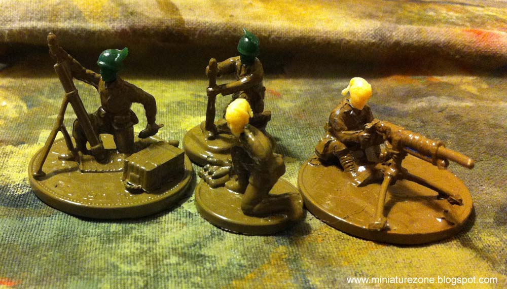 SHQ IS12 1/76 Diecast WWII Italian Infantry Surrendering