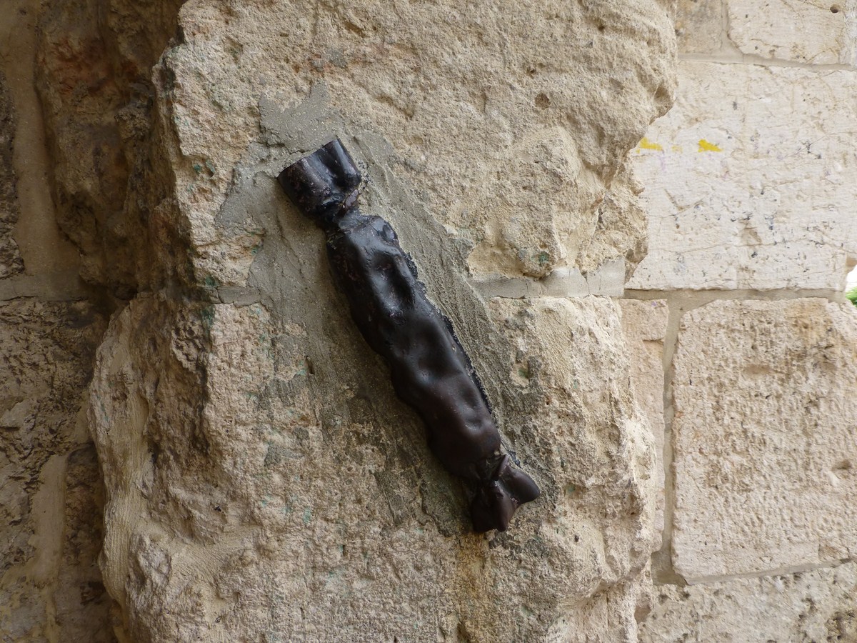 TCS Question Why do we put a mezuzah on our door posts? Rabbi Danny