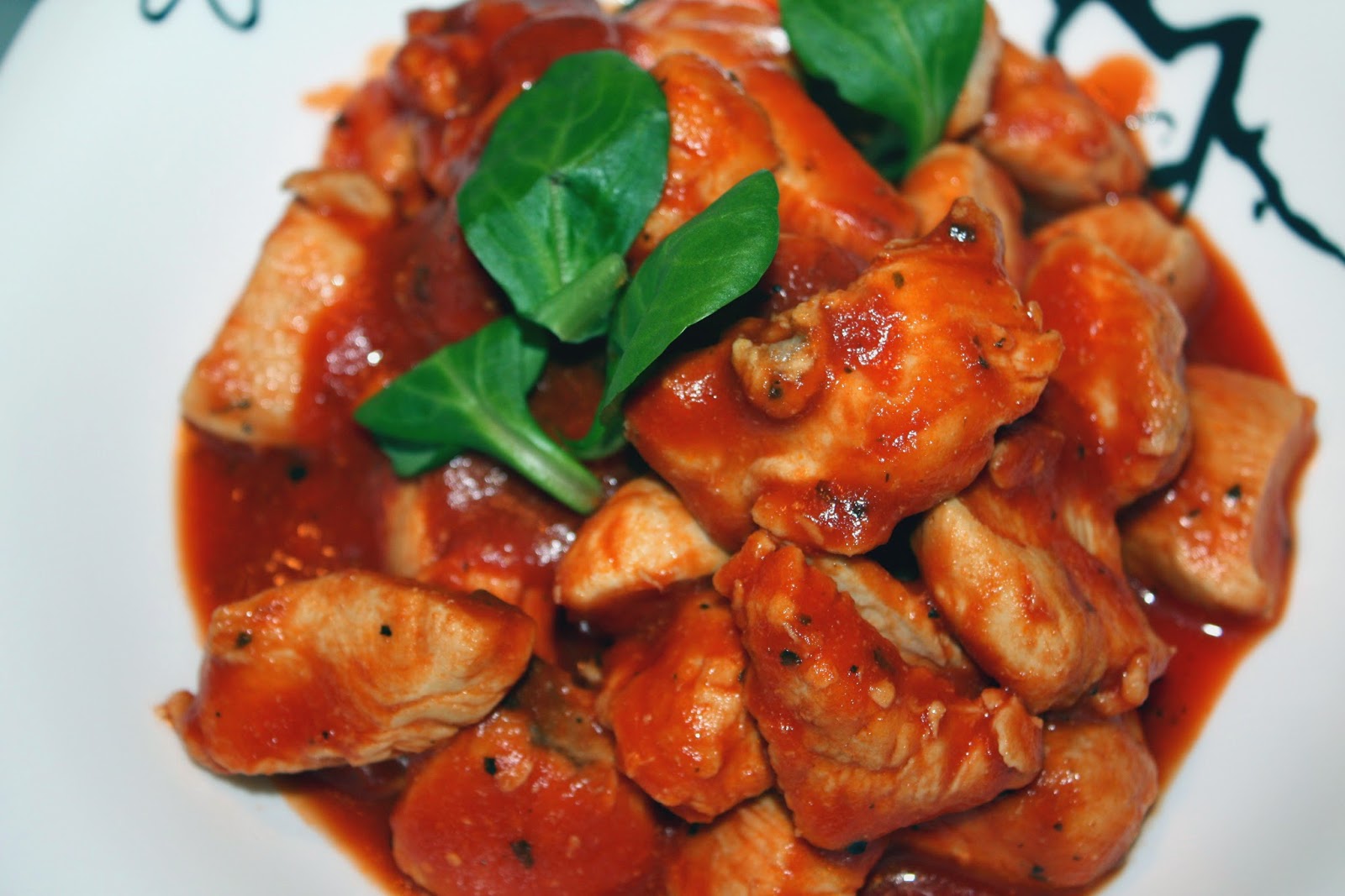 Жареная курица с помидорами